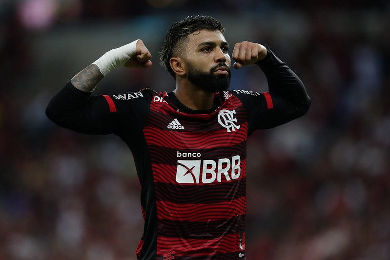 Pedro, do Flamengo, iguala temporada mais artilheira da carreira